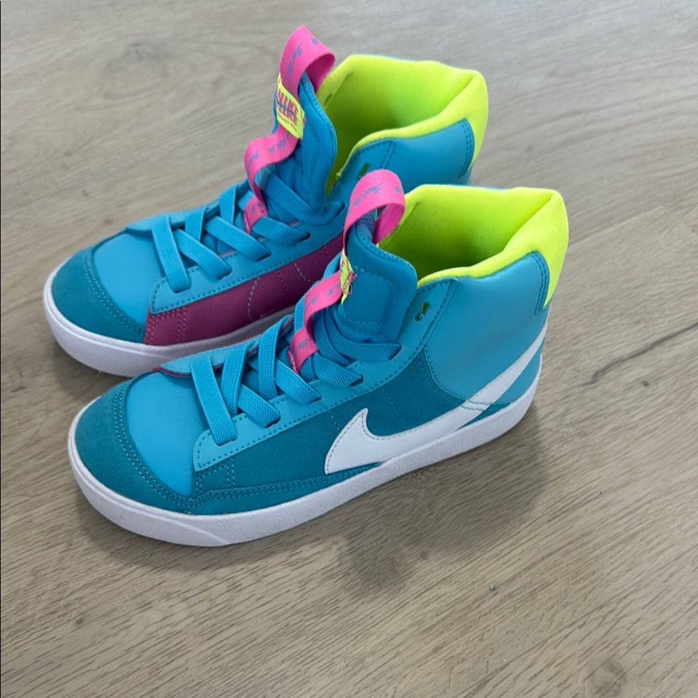 Nike Kids High-Top Sneakers - Blue and Pink